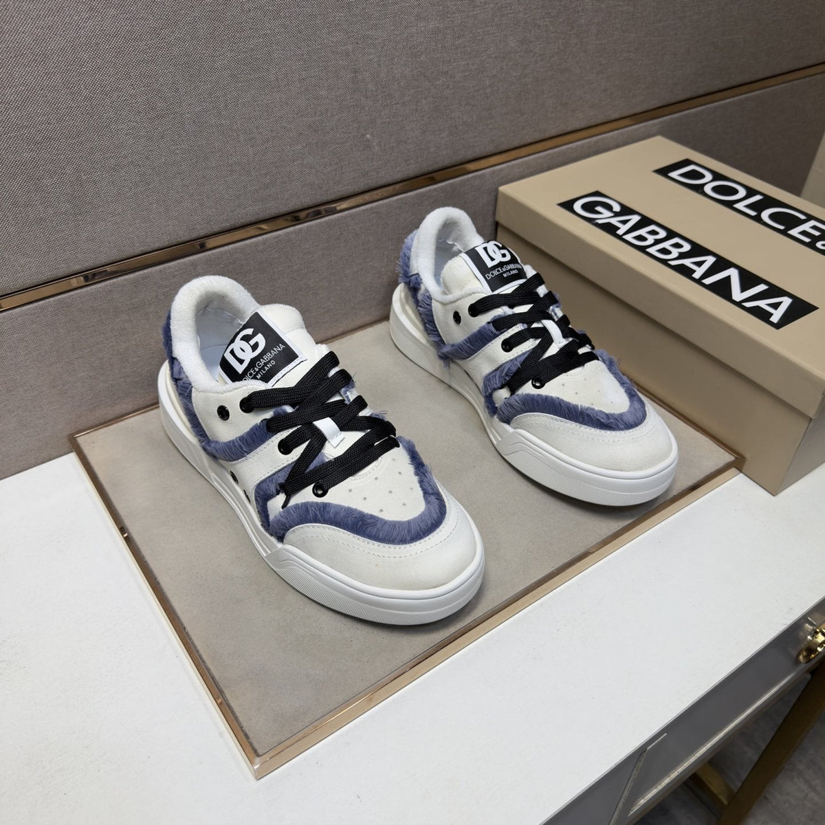 Dolce & Gabbana White & Navy Low-Top Sneakers